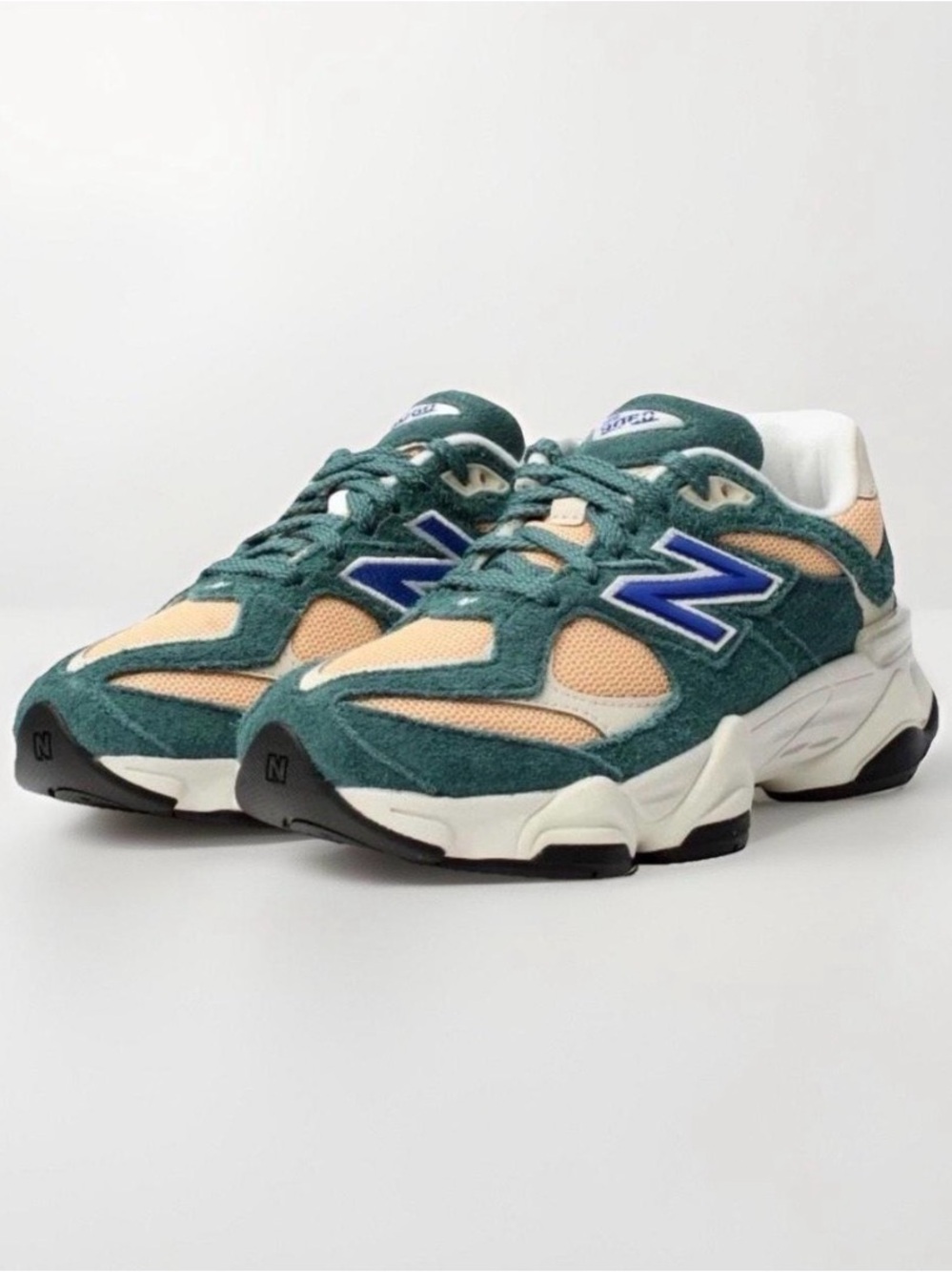 New Balance 9060 'New Spruce Peach Blossom' Men’s Sneakers Size 10.5 EUC